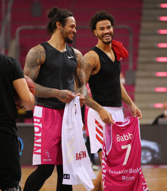 被外界评价 被外界评价