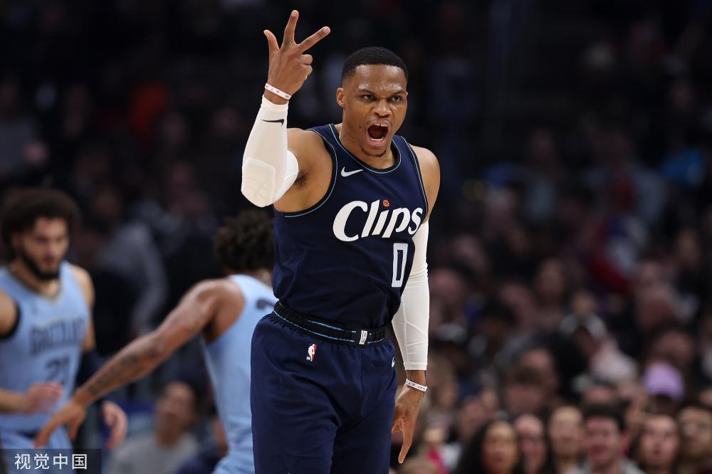 崭露头角的 崭露头角的